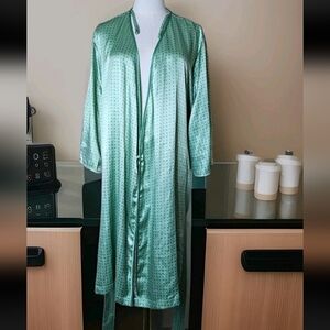 CABERNET*ROYAL  SATIN MID LENGTH KIMONO STYLE ROBE~SZ L